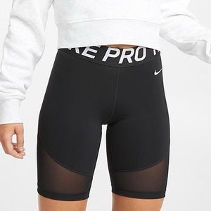 Nike Pro biker shorts w sheer panel